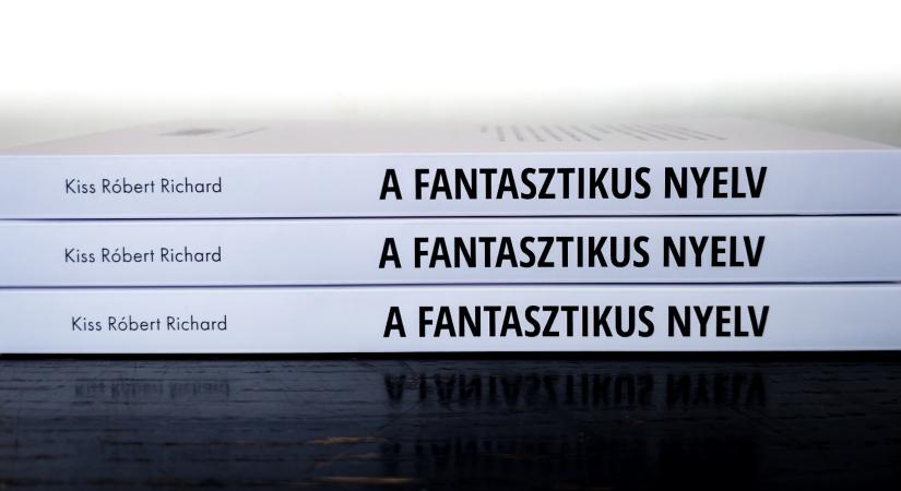 Különleges utazás a szavak világában: bővítve tért vissza a népszerű A fantasztikus nyelv című kötet