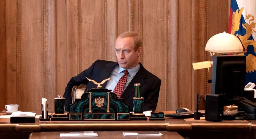 A csücsörítős Jude Law sem menti meg a Putyin-filmet – A Kreml mágusáról