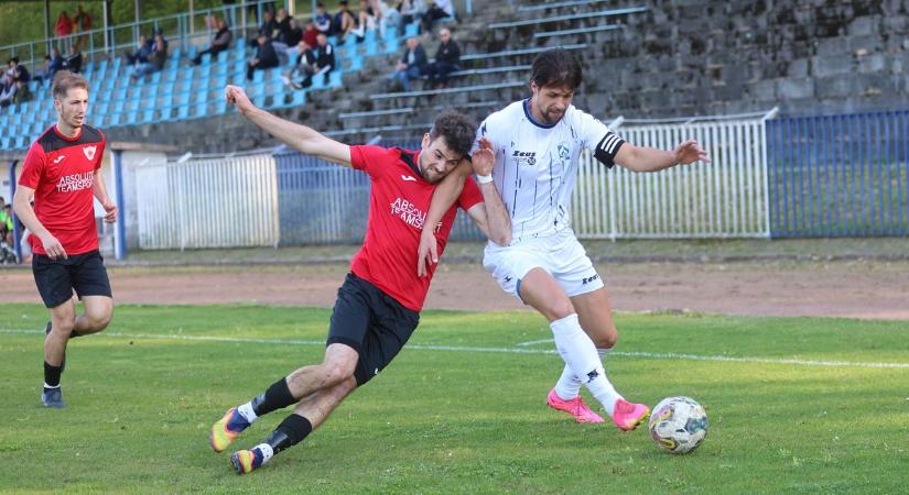 Barátok közt epizódba illő fordulatok történtek a baranyai élvonal csúcsrangadóján (GALÉRIA)