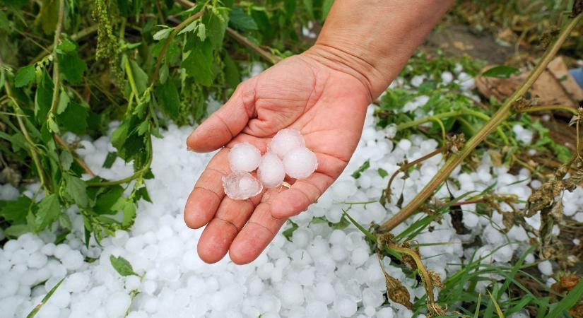 Riasztás 3 vármegyére, jégzivatarok csapnak le az országban