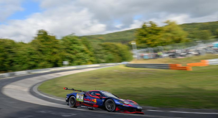 Drámai baleset a Nürburgringen: Verstappen futamát leállították