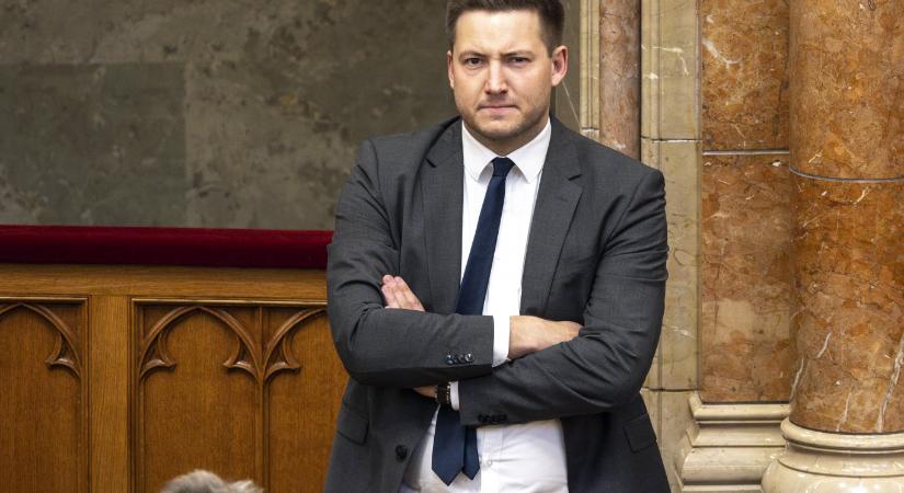 Bukta a mandátumát az ember, akinek a titkosszolgálatokat kellett volna felügyelnie