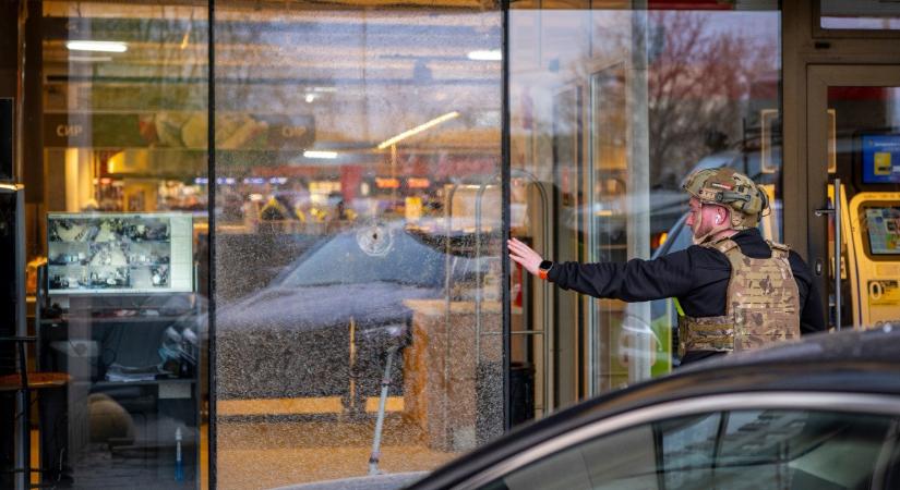 Vérengzés Kijevben – válogatás nélkül lövöldözött a túszejtő, hat halott