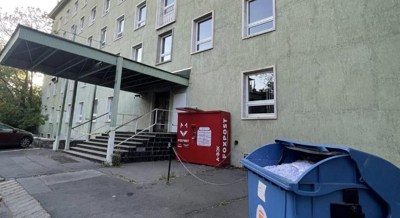 Iratdarálékkal teli szemetesbe botlott az MTI hátsó kijáratánál Lengyel Tamás