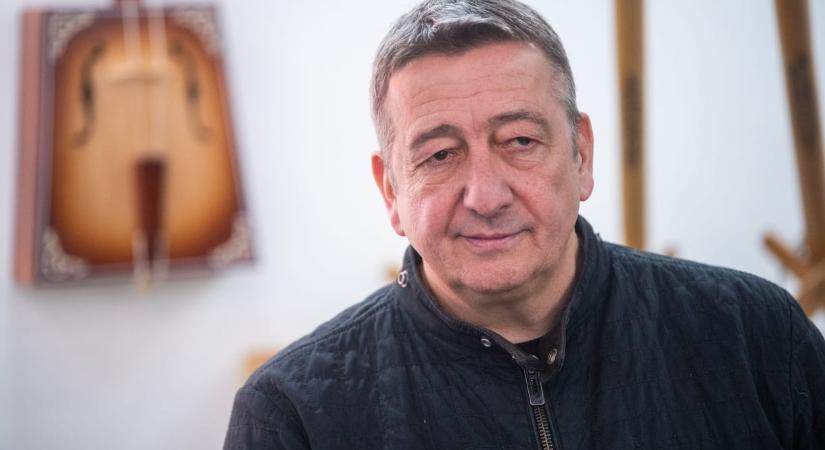 Bayer Zsolt: Azoknak, akik őrjöngve tapsolják meg, hogy egyik idoljuk majd a fejünkre teszi a heréit, nincs mondanivalónk