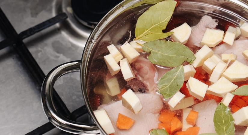 Soha ne adj babérlevelet a húsleveshez a főzésnek ebben a szakaszában, különben kiöntheted az egészet