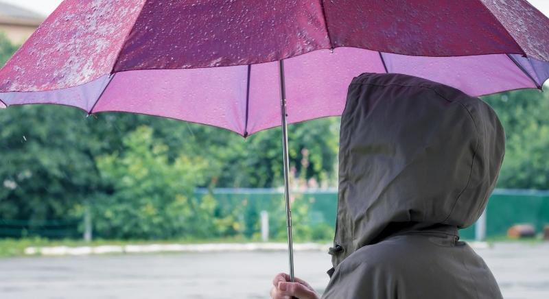 Vihar mossa el a vasárnapi terveket