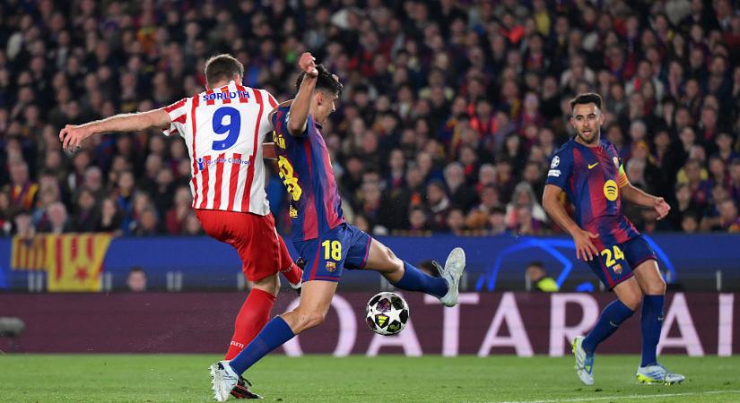 A Barcelona az egyik legnagyobb riválisától igazolná le Lewandowski utódját