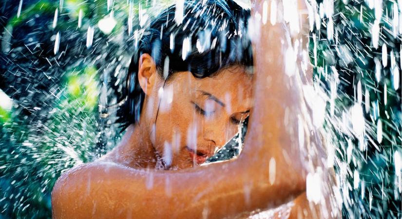 Egyre többen imádják a brazil zuhanyzást – ez a 3 lépés 10 évet fiatalít rajtad!