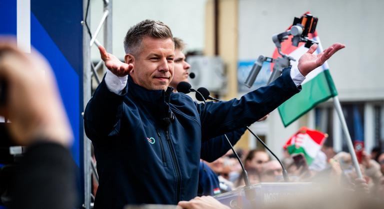 Magyar Péter úgy berúgta az ajtót, hogy sokan egyből a pánikgombra tenyereltek