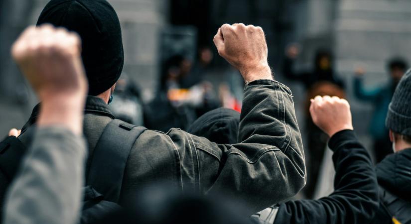 A tanító néni keresztje