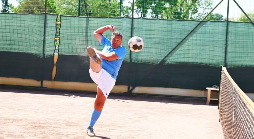 A kéz tabu, de a fejesek és a trükkös megoldások kötelezőek - pünkösdkor startol a strand sportslágere