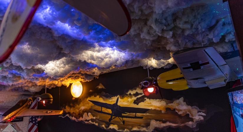 Tűz után is adnak: ételosztást hirdetett a győri étterem