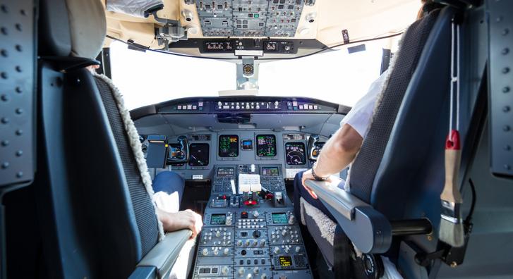 Felrobbantotta a netet két pilóta abszurd rádióbeszélgetése, rögtön a netezők kedvenceivé váltak