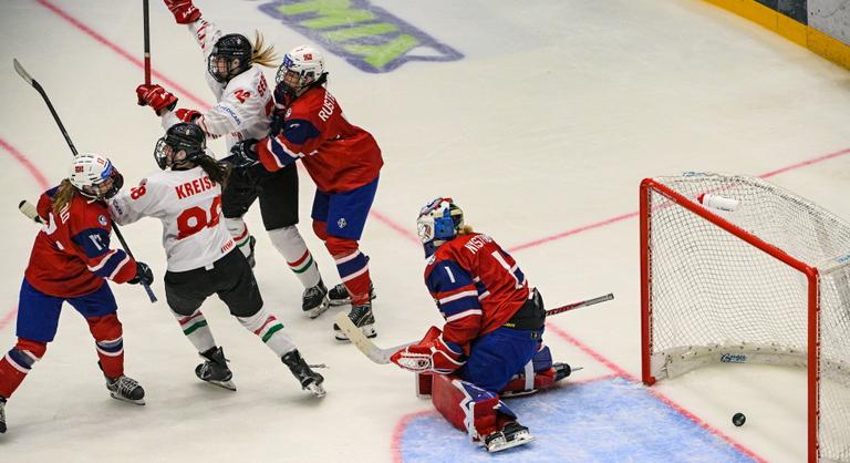 A norvégok legyőzésével zárták a vb-t a magyar női hokisok, de a feljutás elmaradt