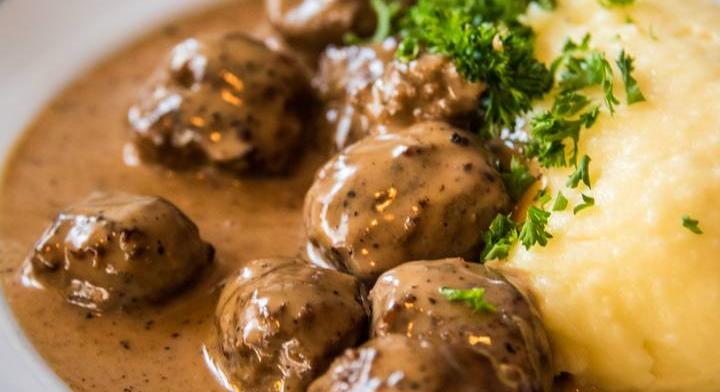 Eredeti svéd húsgolyó barna mártással: az étel, amit mindenki szeret