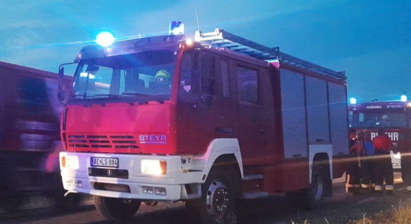 Kigyulladt egy autó az M0-áson