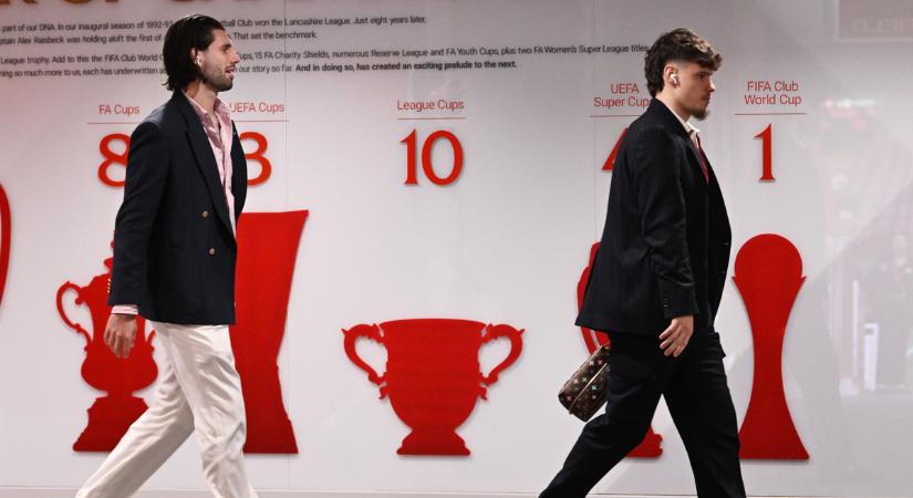 Váratlan döntés, egyetlen magyarral folytatja a Liverpool