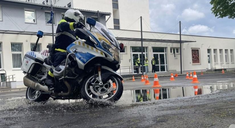 Üzent a rendőrség a motorosoknak – Ez a vezetéstechnikai tréning új időpontja