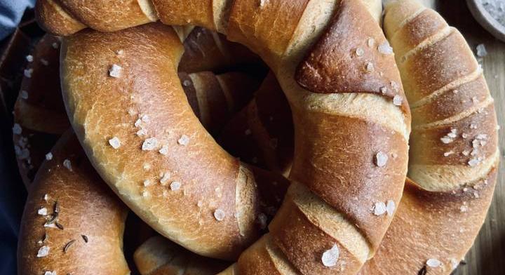 Nosztalgikus házi kifli ropogós héjjal: egyszerű, szerethető recept