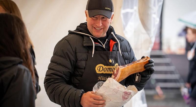 Csíkszeredában főszerepet kapott a szalonna (VIDEÓ)