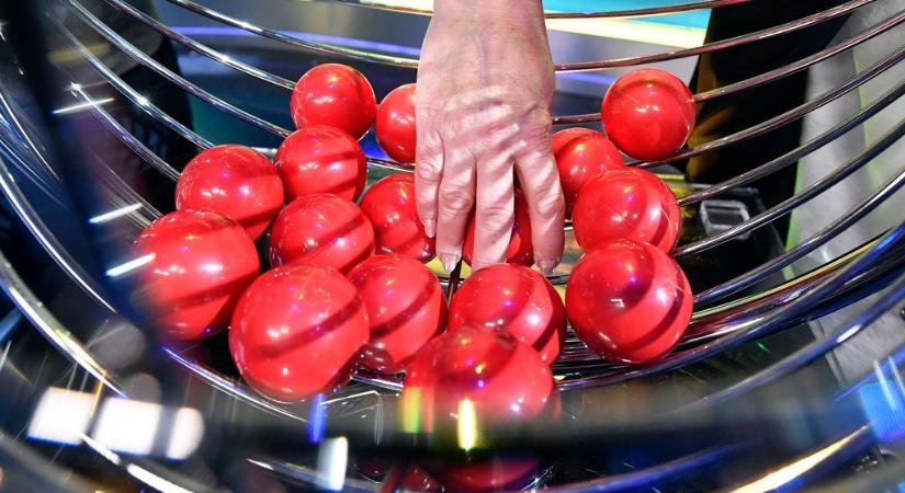 Elvitték a gigantikus főnyereményt, nyugdíjasokat támogat a nagylelkű játékos