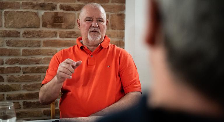 A halál torkából jött vissza, most ő a széthullott Fidesz egyik legerősebb bástyája