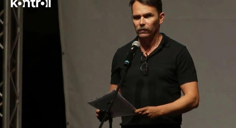 Lengyel Tamás újabb ledarált iratokra utaló nyomokat fotózott az MTI épületénél