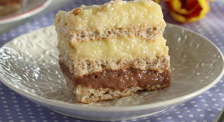 Mennyei diós szelet: pudingos krém teszi ellenállhatatlanná