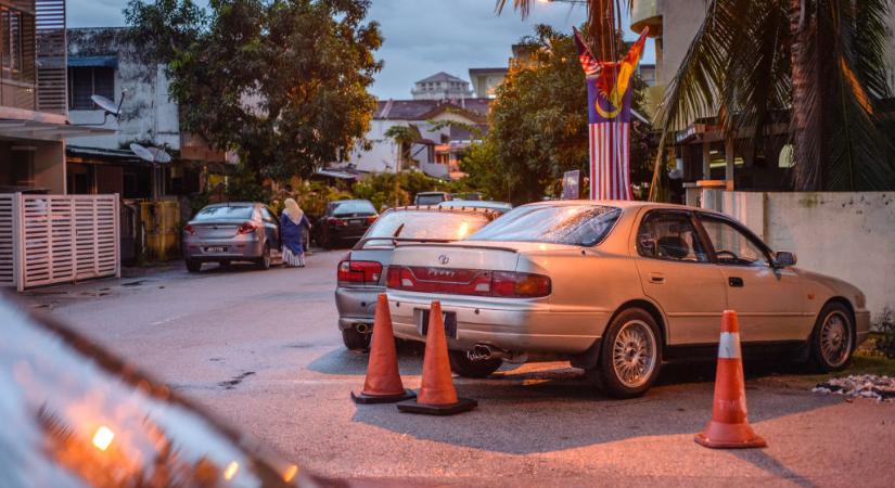 Több ezer autót hagynak magára évente