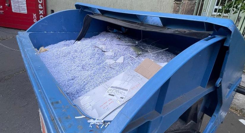 „Nem hiszem el kategória”: Lengyel Tamás ledarált iratokat talált az MTI hátsó bejáratánál