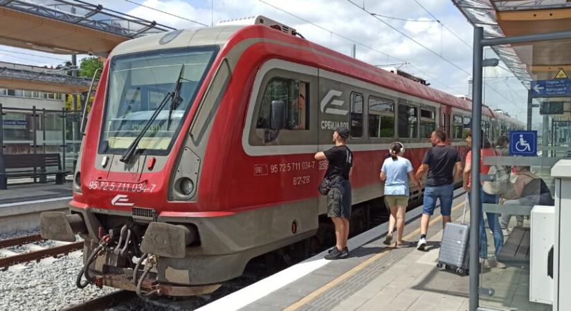 Miniszter: Emberi mulasztás miatt siklott ki mindkét vonat