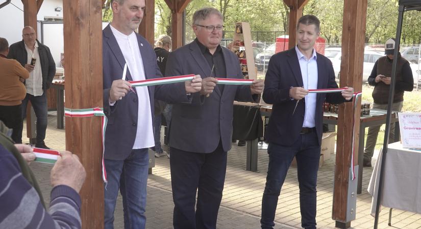 Vásári hangulat a 4-es mellett, Hajdúhadházon