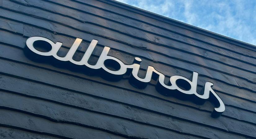 Kimászott a sírból a híres cipőgyártó, AI-szerverfarmként tér vissza, tízszeresére nőtt az értéke