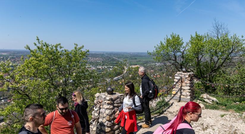 Beszökött a tavasz a csöppnyi zsákfaluba, ezt a rejtett kincset ezrek fedezték fel a hétvégén fotók