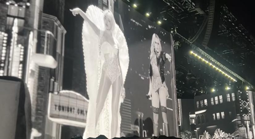 Durván levetkőzött Madonna és Sabrina Carpenter egy koncert kedvéért