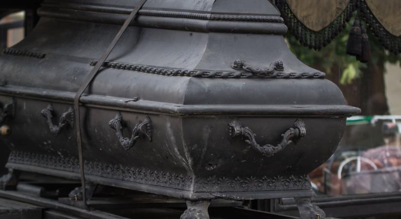 TikTok csatornát csinált egy magyar boncmester, lopással gyanúsították meg