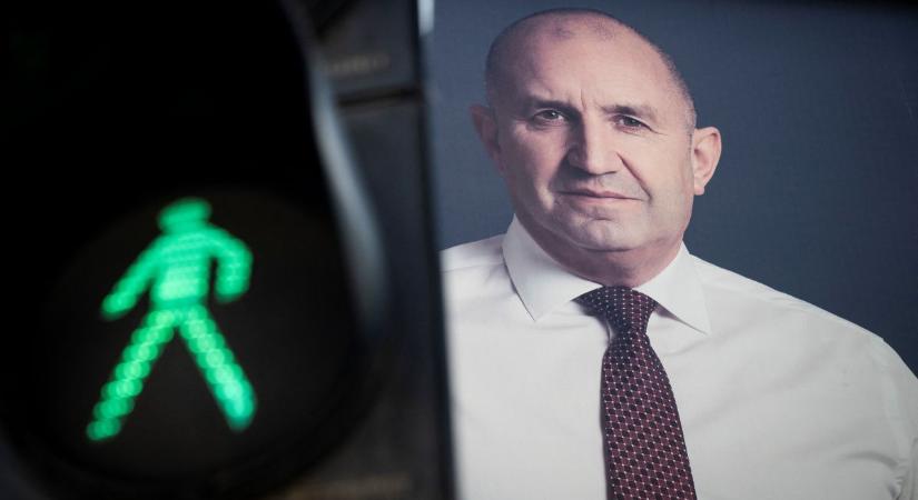 Orbán helyére pályázik a bulgáriai választások esélyese, Rumen Radev
