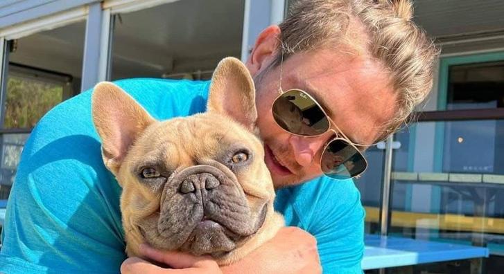 Kutyája több pénzt keres nála, ezért otthagyta munkahelyét