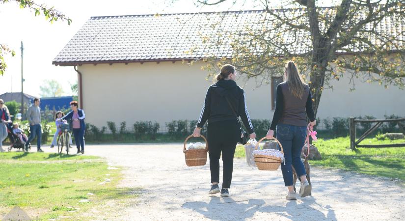Kézműves kincsek és jó hangulat a Szigetközi Szatyor Vásáron – Sok-sok fotóval!