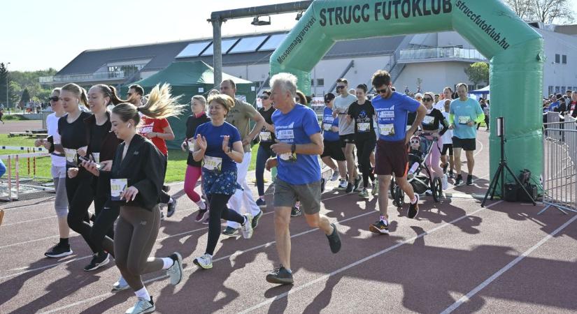 Szigetköz Félmaraton: 1080-an húztak ezúttal futócipőt - fotók, videó