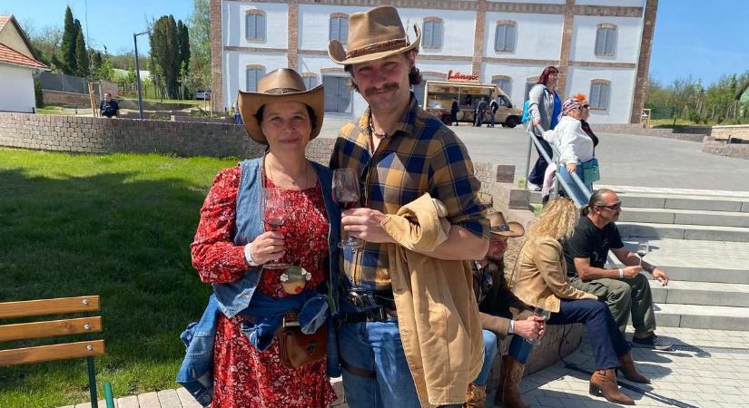 Pentelei Bornapok: koncertek és borkóstolás mellett megszületett Dunaújváros Bora (galériával, videóval)