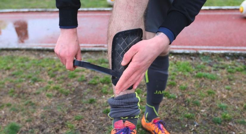 „Lehet, a pálinka gyógyír a sok sérülésre is. Csíp, így a szájon át történő fogyasztása javasolt”