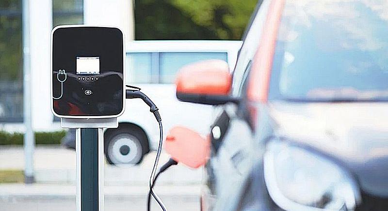 Van, ahol annyian töltik az autójukat éjjel, hogy az már gondot okoz a hálózatban