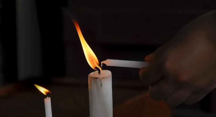 Hirtelen jött betegség után elhunyt a dalszerző