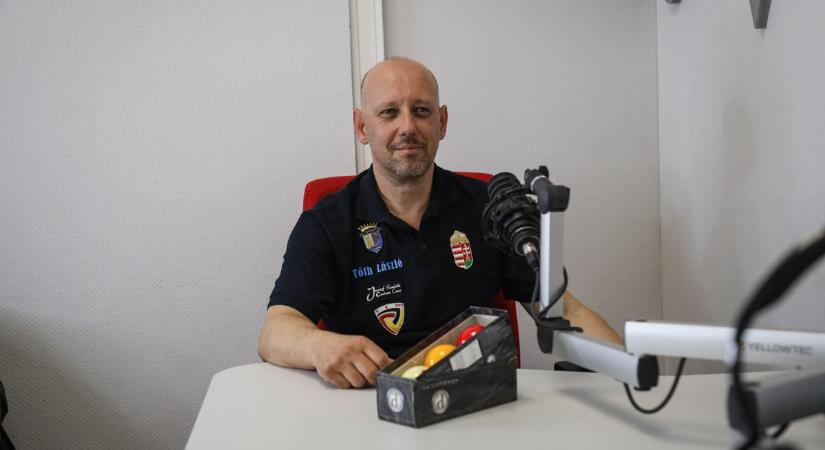Biliárd vagy mágia? Egy játék, ahol a golyók kanyarodnak – stúdiónkban a sportág hazai legjobbja