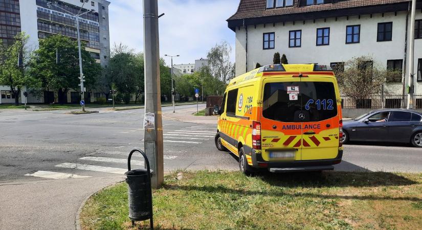 Hatalmasat bukott biciklivel a nyíregyházi kislány, csúnyán összetörte magát (fotók)