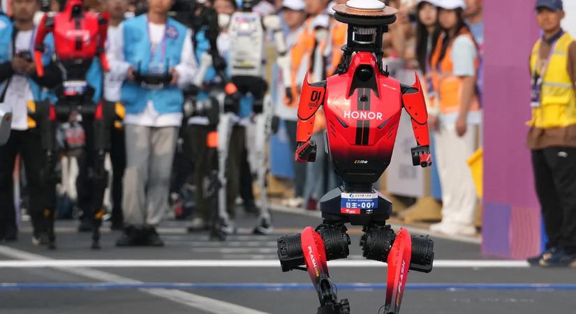 Így nyerte meg világcsúccsal egy robot a pekingi félmaratont – videó