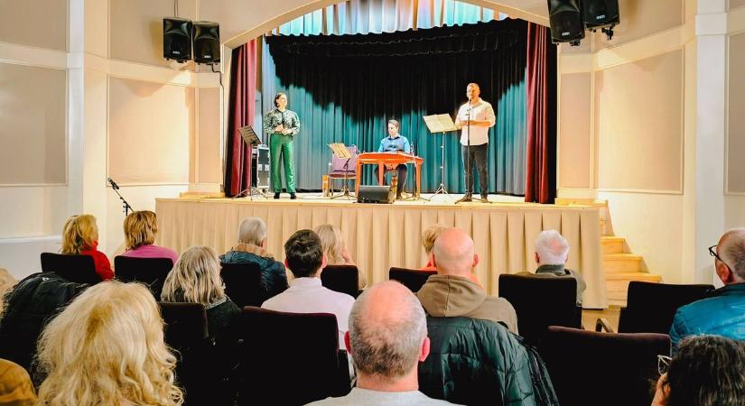 Verssétányra hívott Fonyód, így ünnepelt a Balaton-parti város