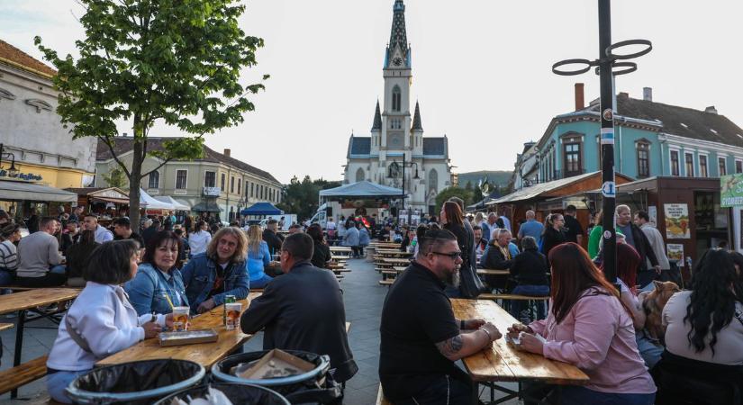 Óriási sikerrel pörgött a kőszegi lángos és tócsni fesztivál - fotók
